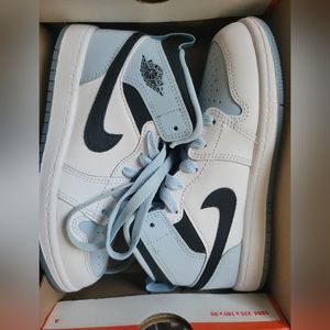 Boys Nike shoes NWOT